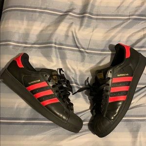 Adidas superstars🧰